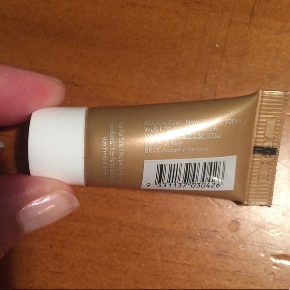 BECCA Ignite Liquified Light Highlighter - Picture 4 of 12